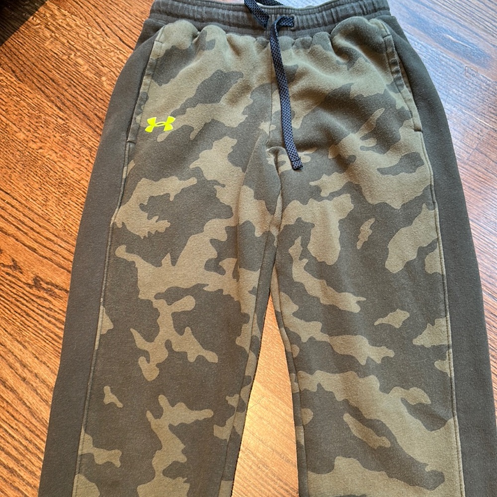 Under Armour youth large camp print joggers
